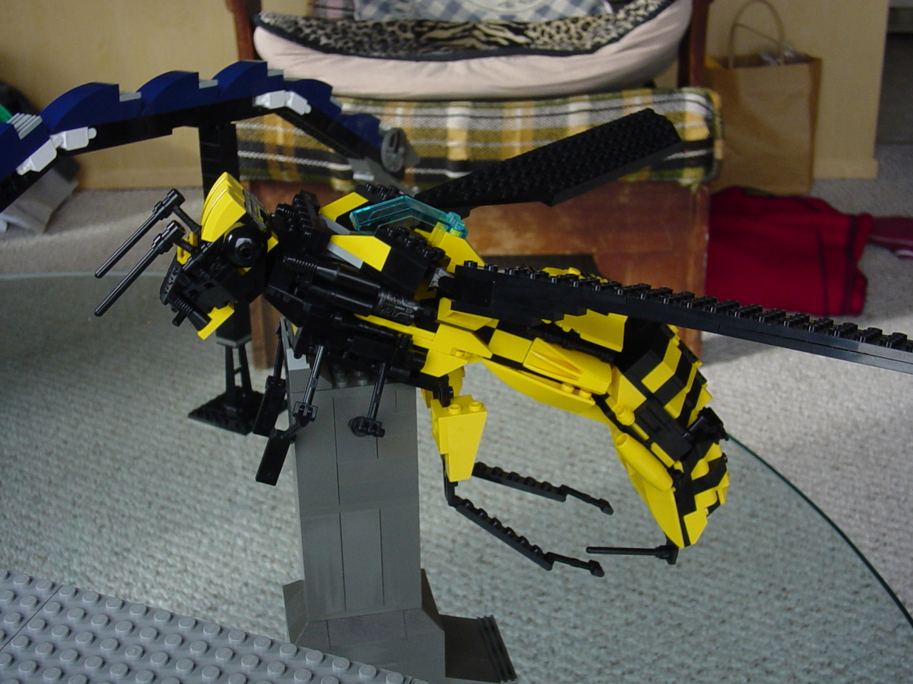 lego_bee_2.jpg