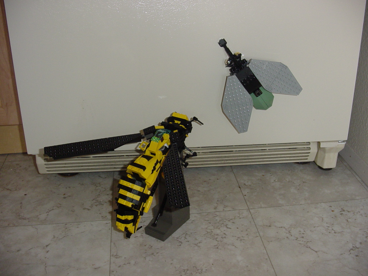 lego_bee_and_fly.jpg