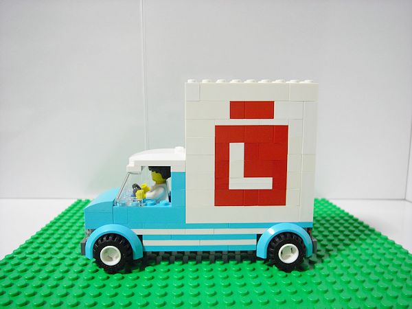 lego-logo-car-01.jpg