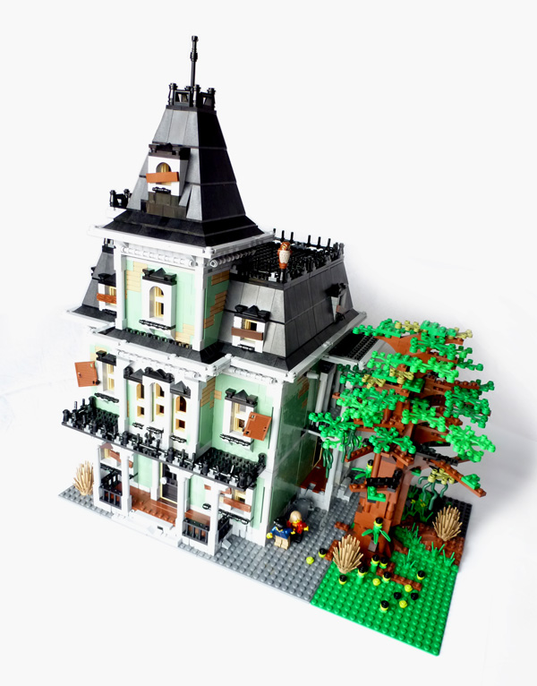 moc_hauntedhouse_1.jpg