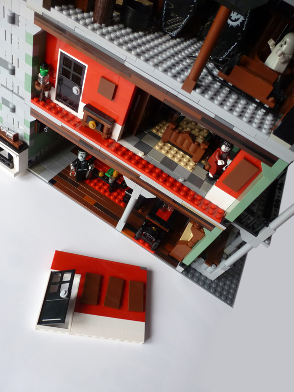 moc_hauntedhouse_12.jpg
