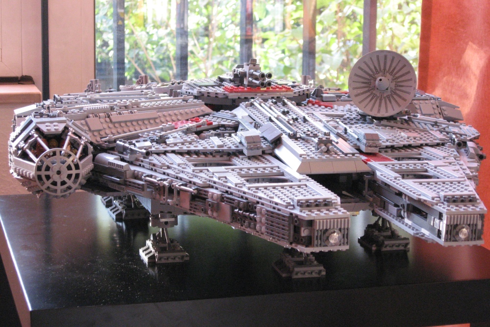 millenium_falcon_01.jpg