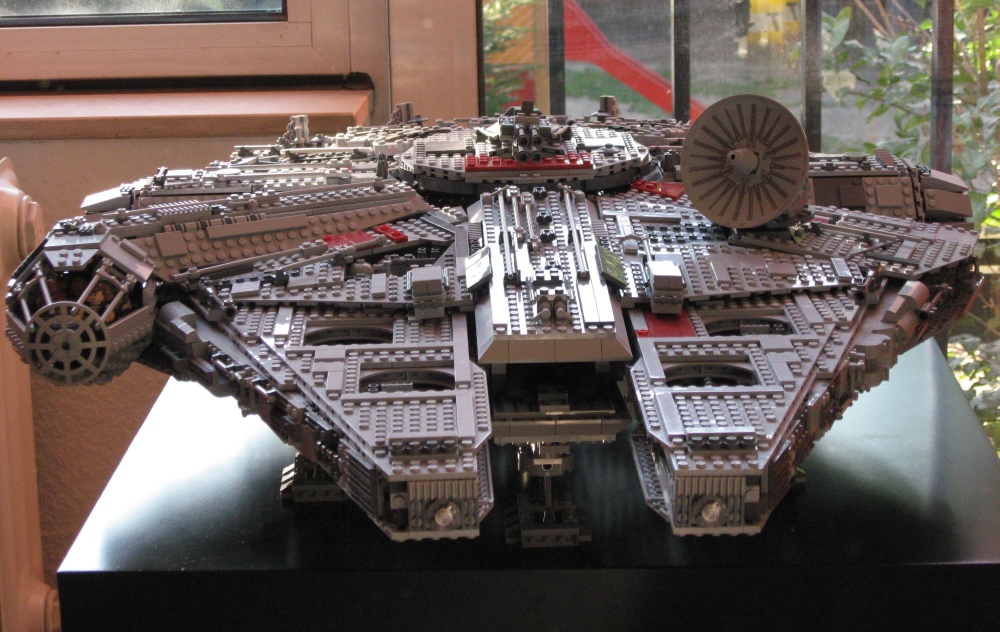 millenium_falcon_03.jpg