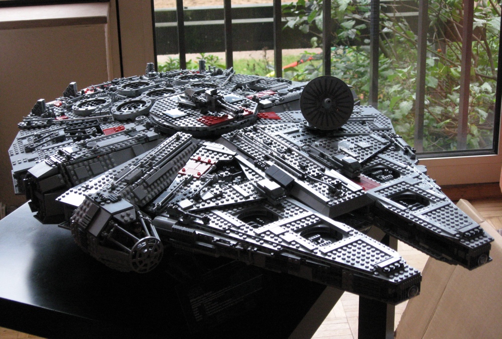 millenium_falcon_04.jpg