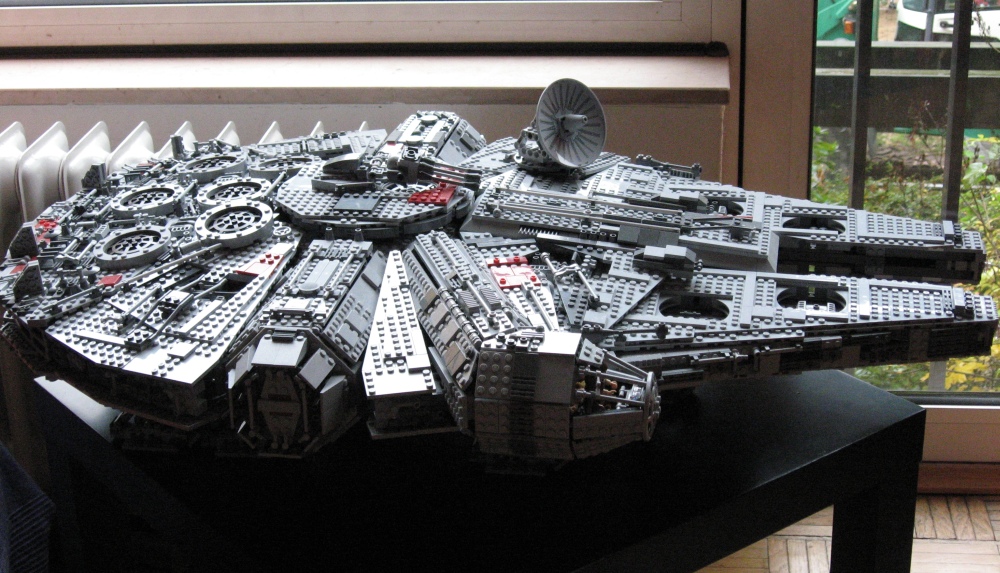 millenium_falcon_06.jpg