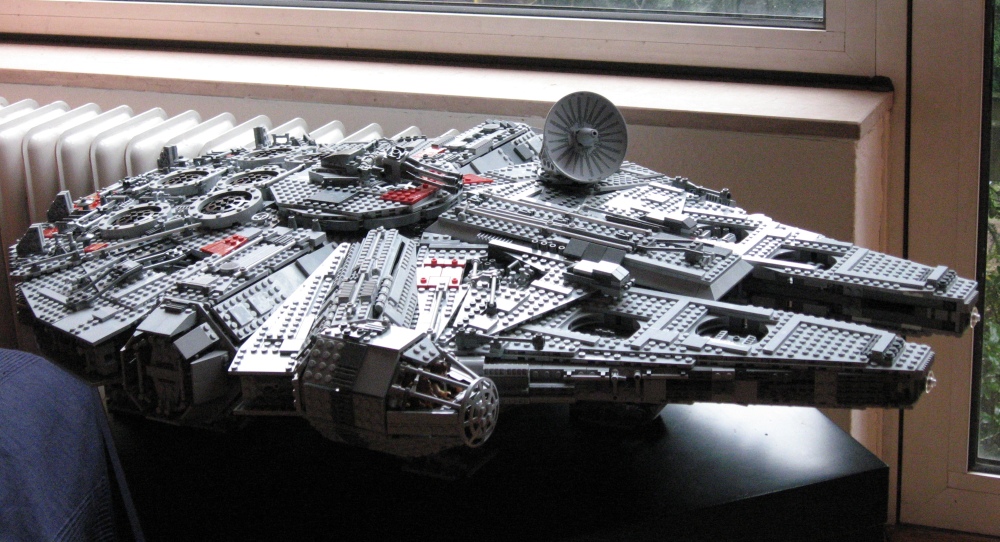 millenium_falcon_07.jpg