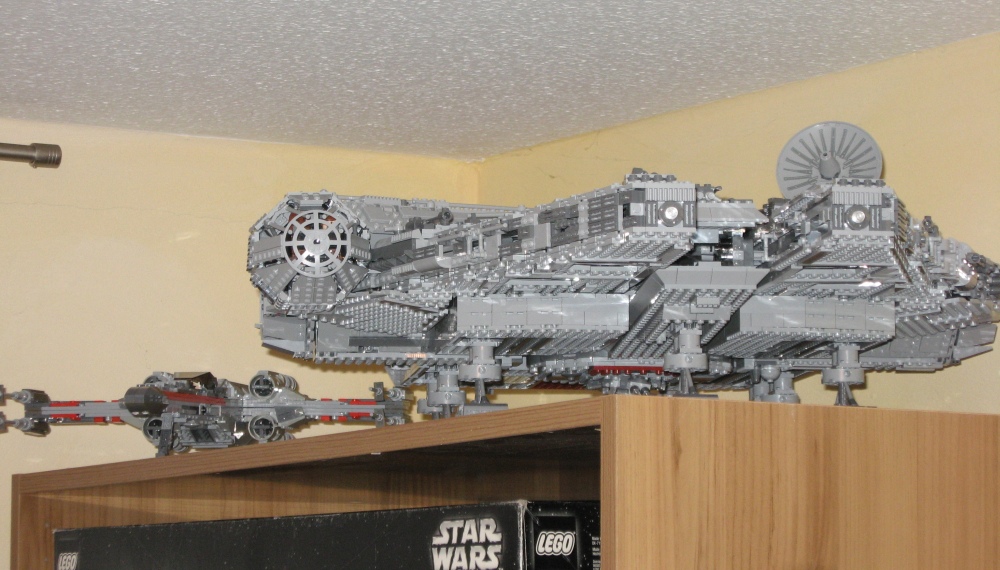 millenium_falcon_08.jpg