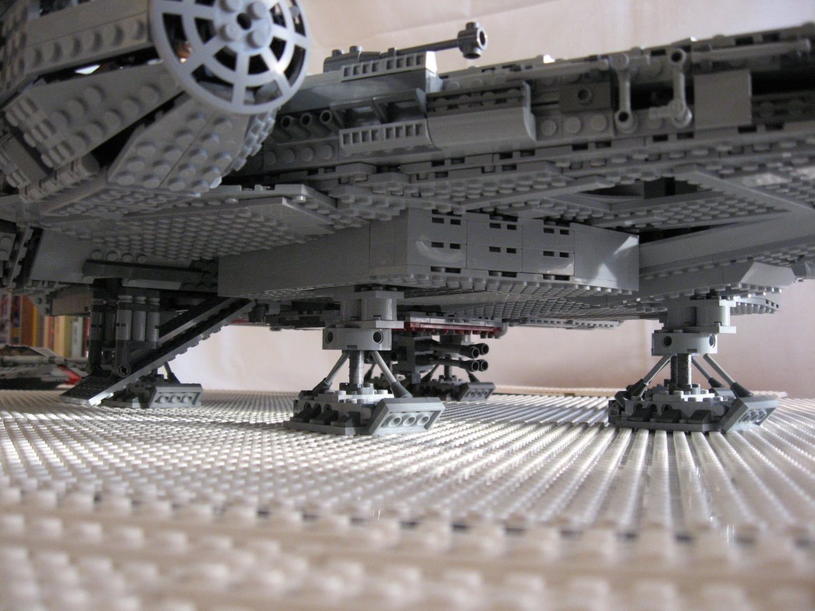 millenium_falcon_hoth_hangar_3.jpg