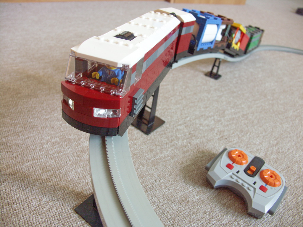 monorail_cargo_03.jpg