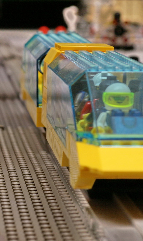 yellow_space_monorail_2007_1.jpg