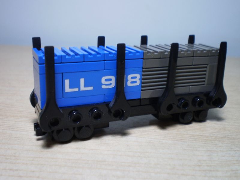 containercar2studs01.jpg