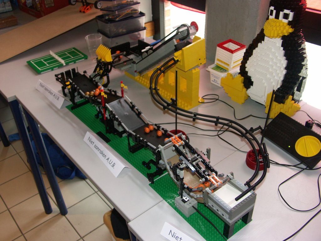 crazy-ball-contraption-02.jpg