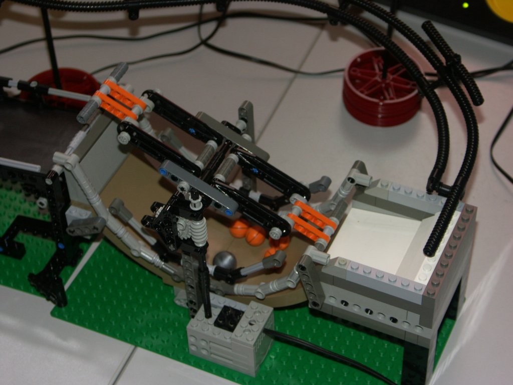 crazy-ball-contraption-03.jpg