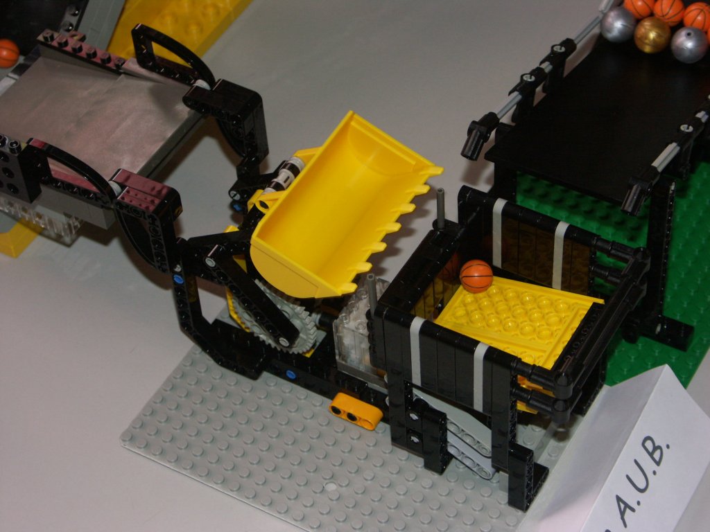 crazy-ball-contraption-07.jpg