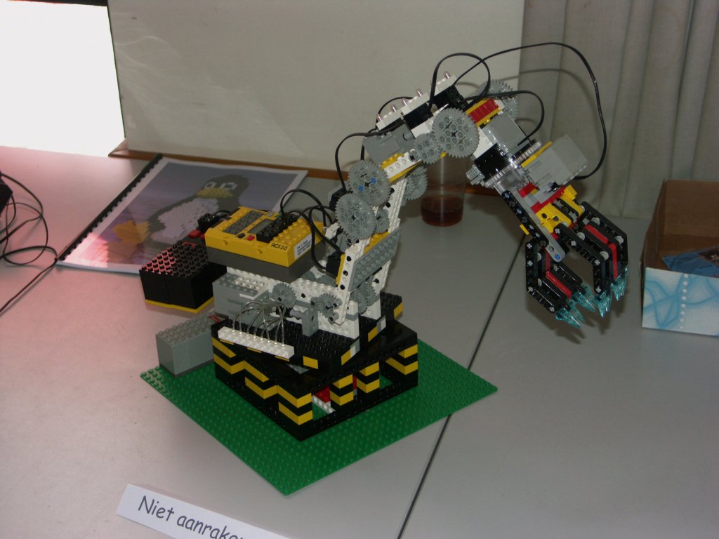 moc_robot-arm-01.jpg