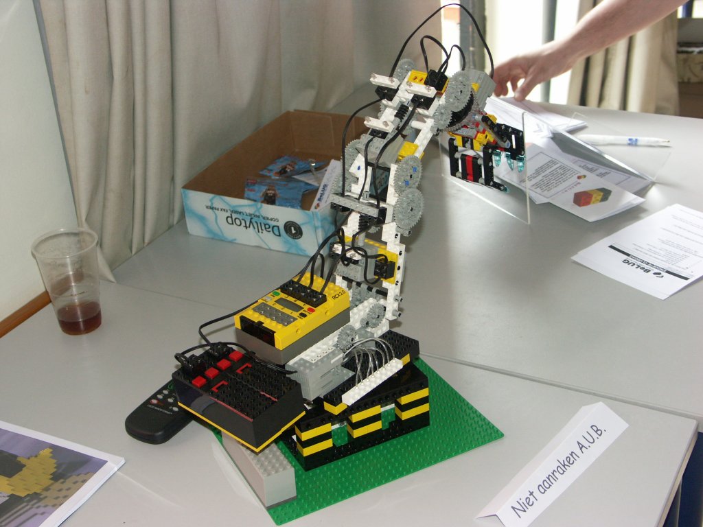 moc_robot-arm-02.jpg
