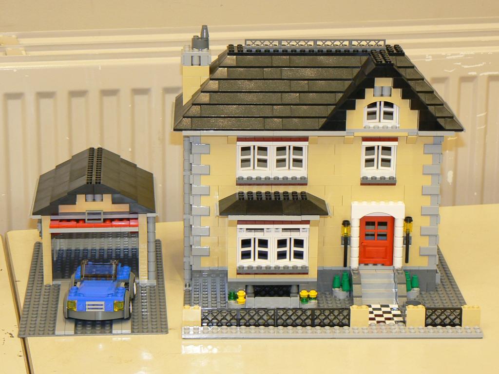 lego-excl-02.jpg
