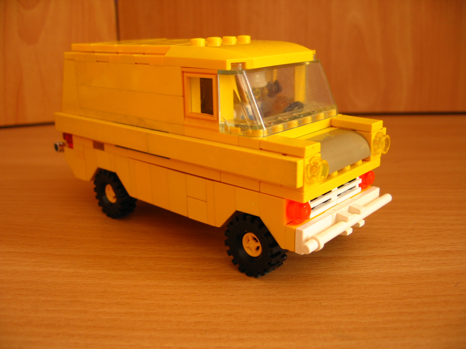 ford_transit_yellow_3.jpg