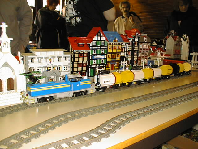 37_8_wide_diesel_w_tanker.jpg