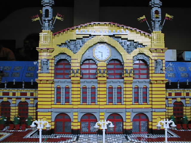 00_station_entrance.jpg