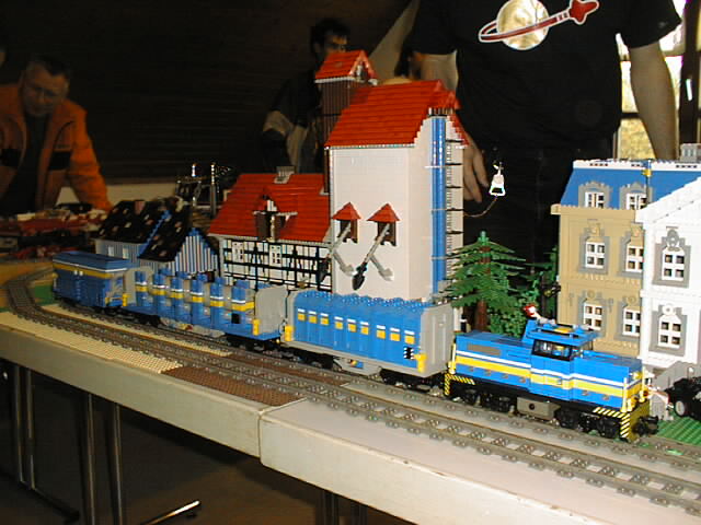 37_8w_trainhoma.jpg