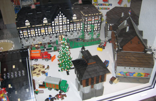 dez_2006_display__outside.jpg