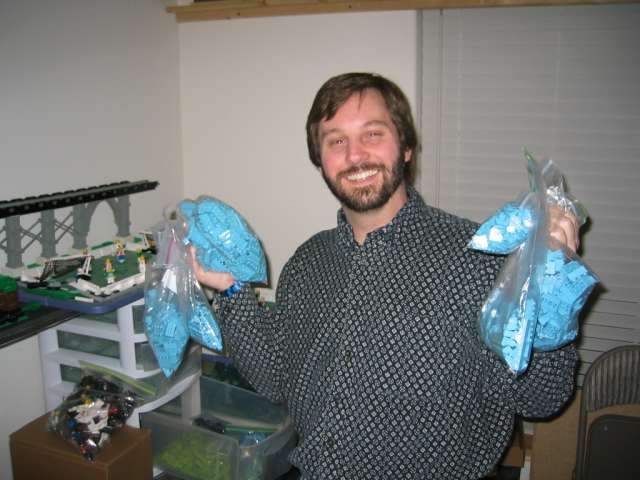 508_steven_with_maersk_bricks.jpg