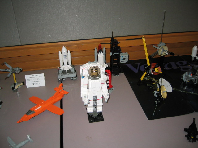 256_astronaut.jpg