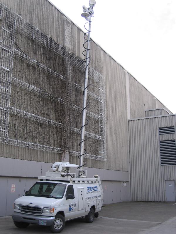 045friday_tv_team_car.jpg