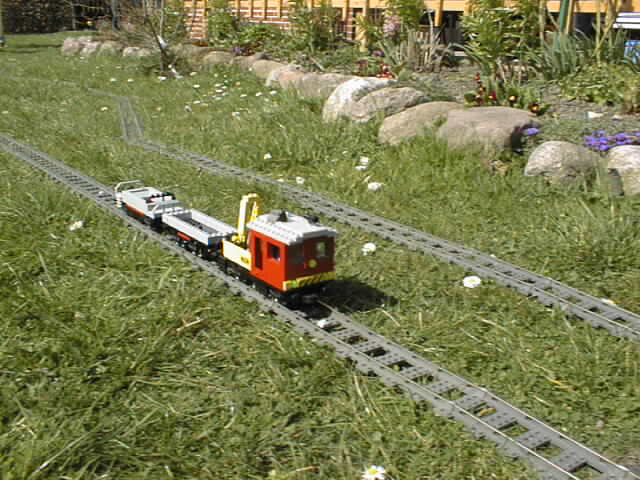 07track_repair_train.jpg