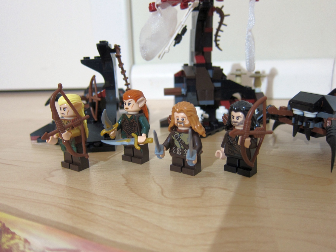 79001_set_minifigs.jpg