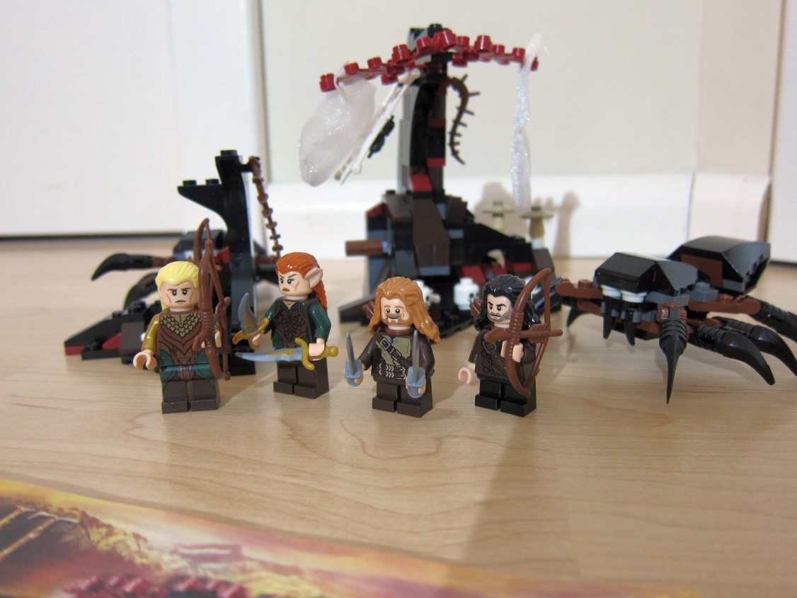 79001_set_minifigs2.jpg