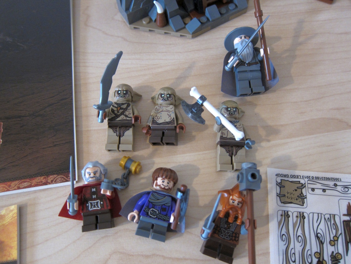 79010_set_minifigs.jpg