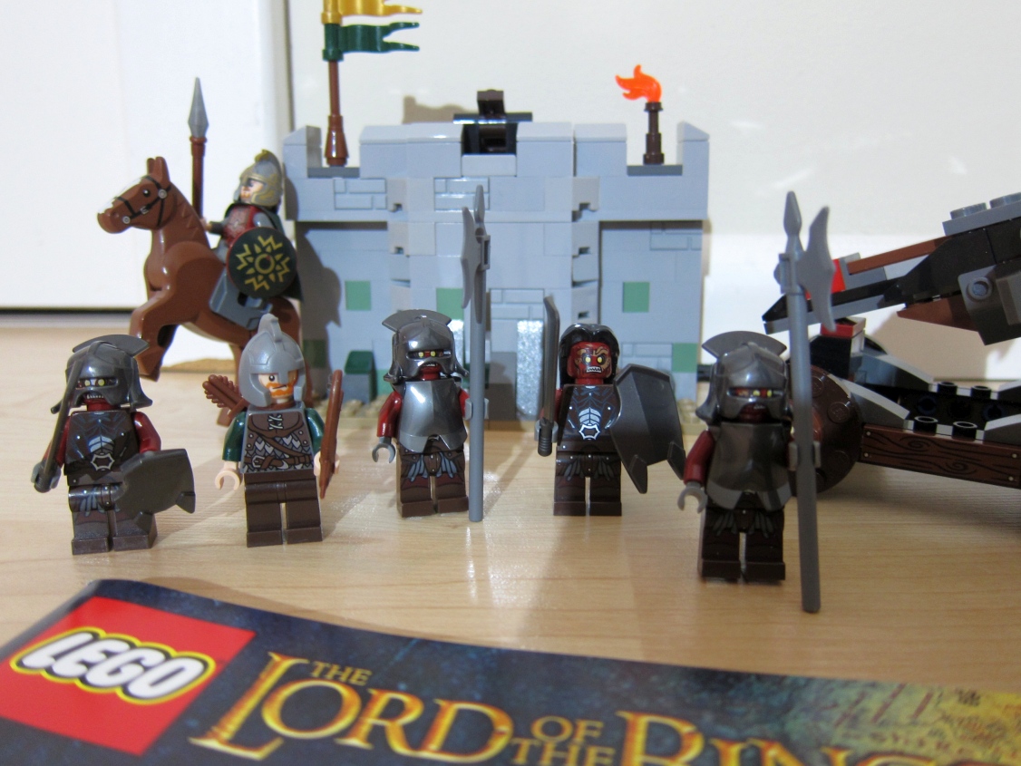 9471_set_minifigs.jpg