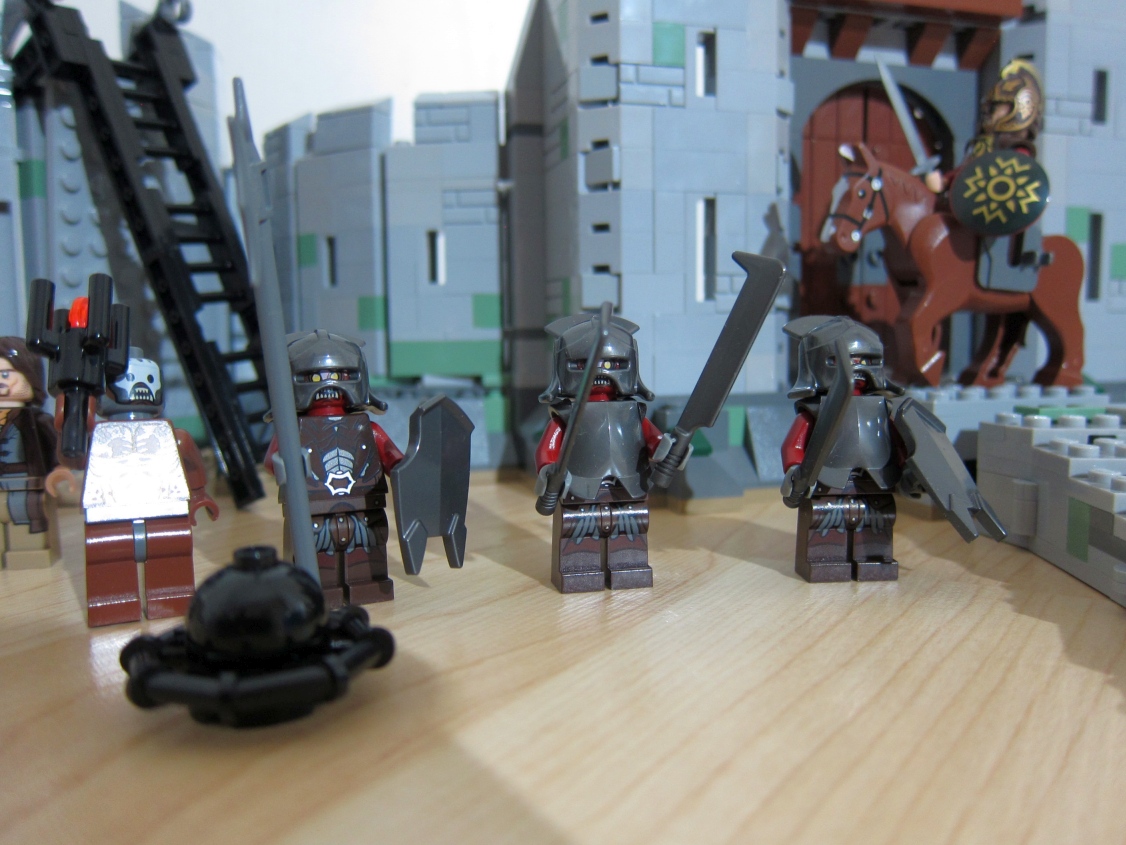 9474_set_minifigs2.jpg