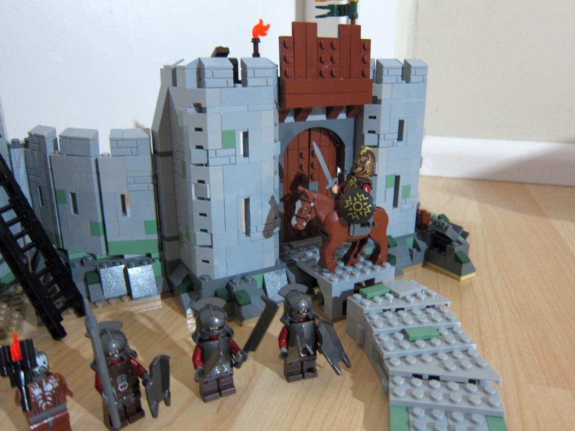 9474_set_minifigs3.jpg