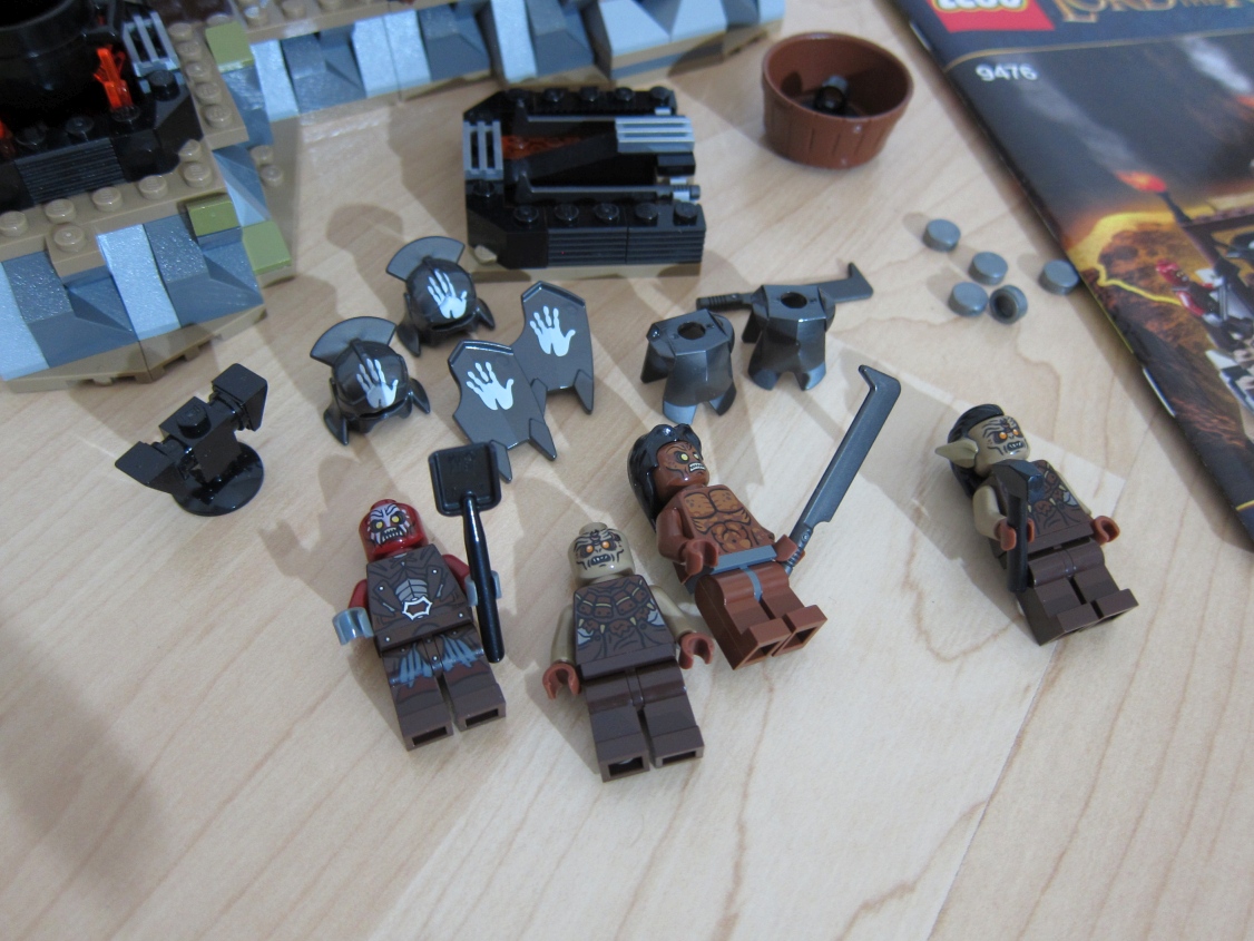 9476_set_minifigs.jpg