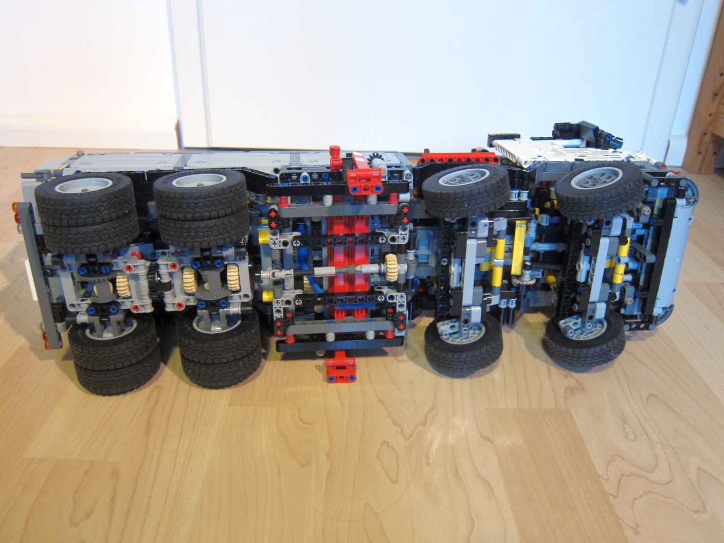 42043_actros_bottom.jpg