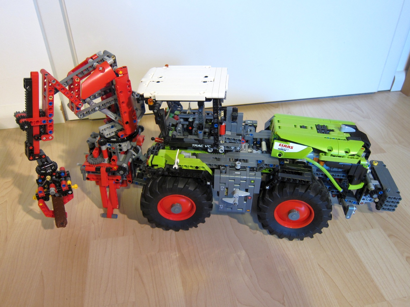 42054_claas_cab_rotated.jpg