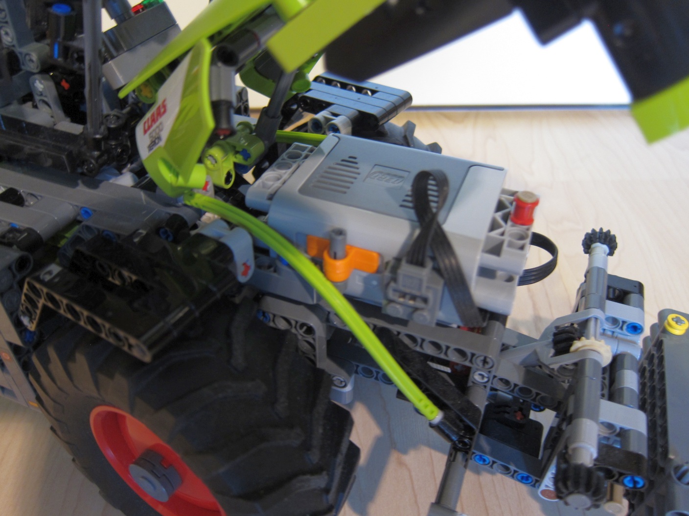 42054_claas_front_open.jpg
