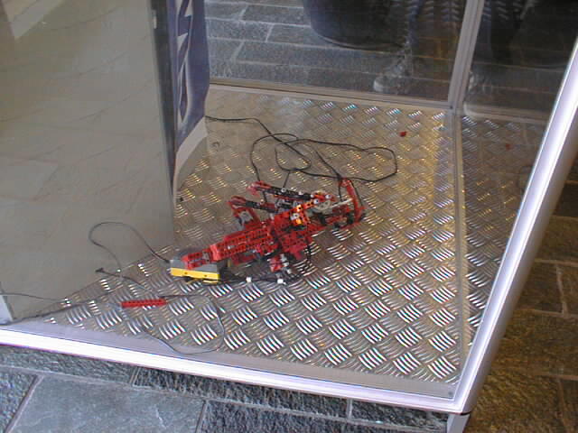 355_mindstorms_climber_crashed.jpg