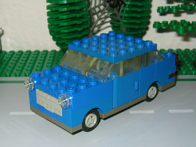 09b_blue_trabi.jpg