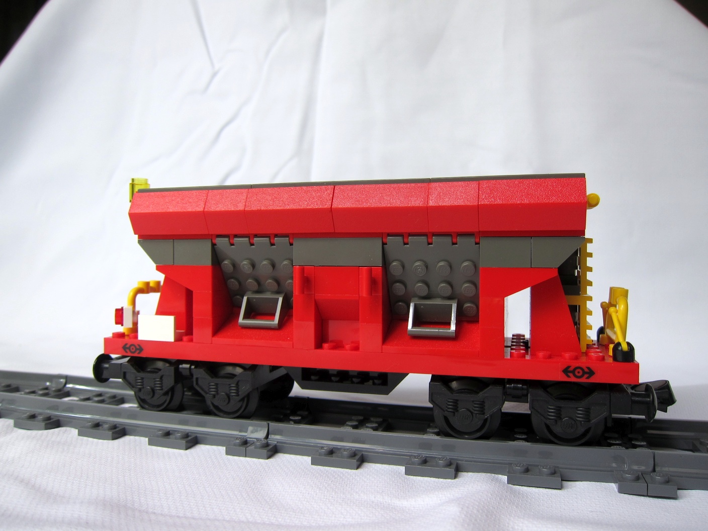 t003_hopper_red.jpg