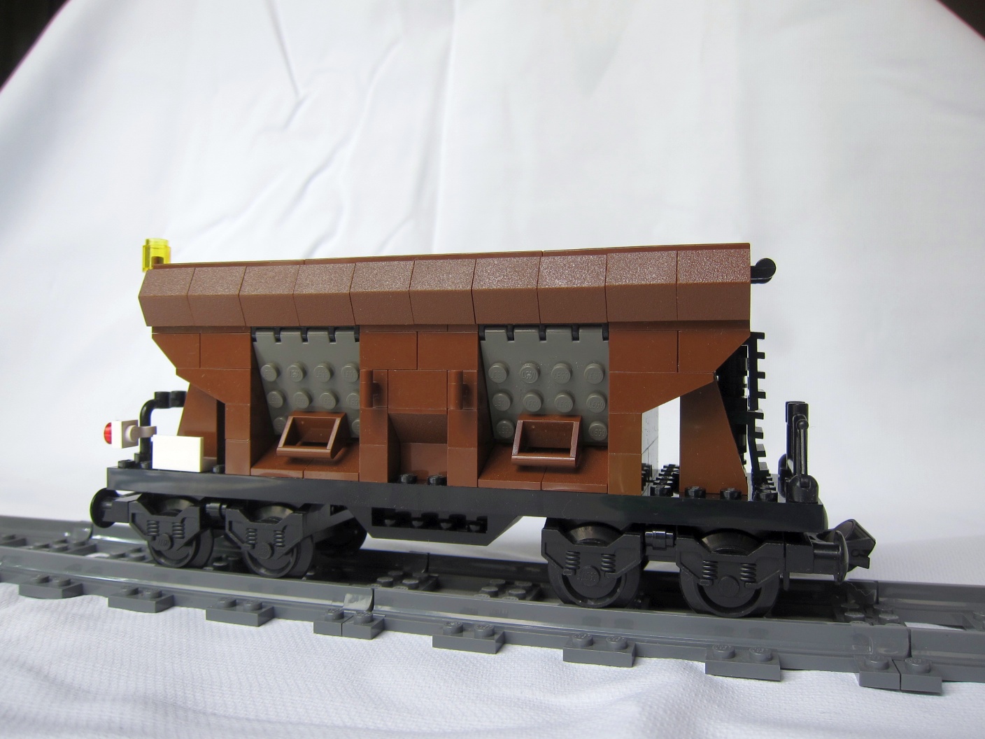 t004_hopper_brown.jpg