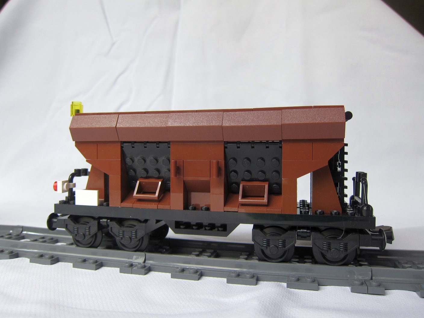 t007_hopper_reddish_brown.jpg