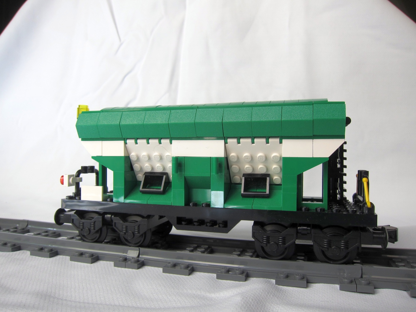 t008_hopper_green.jpg