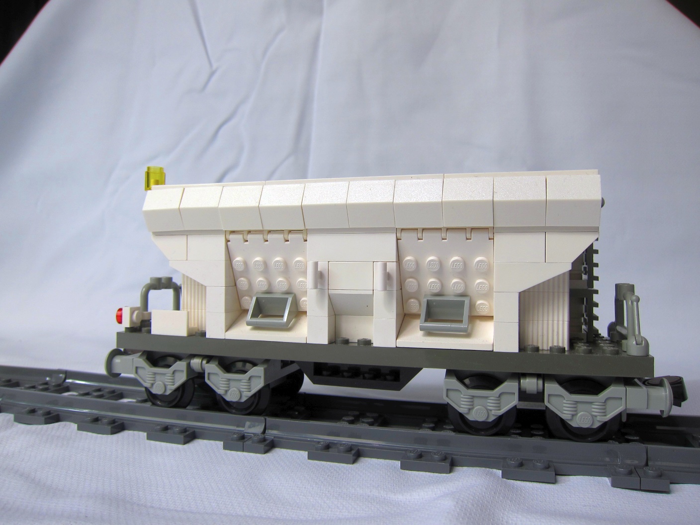 t010_hopper_white.jpg