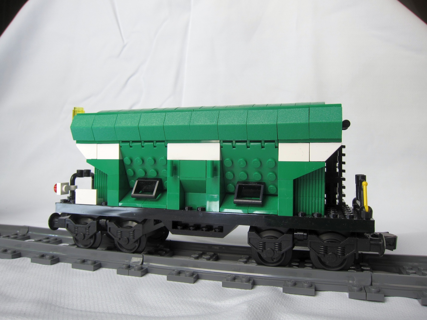 t011_hopper_green1.jpg