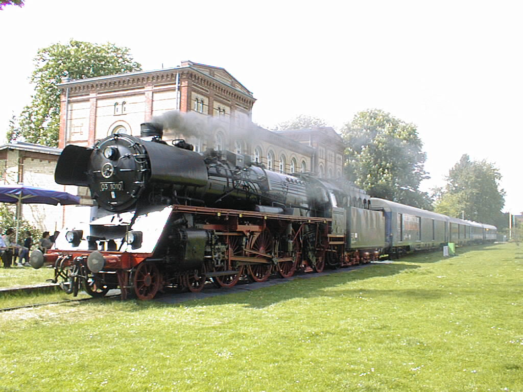 br03_steam_train.jpg