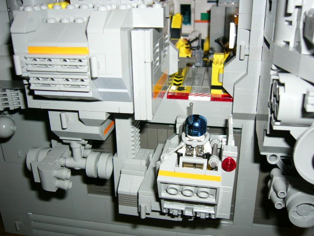 crew_motor_lift_on_starboard.jpg